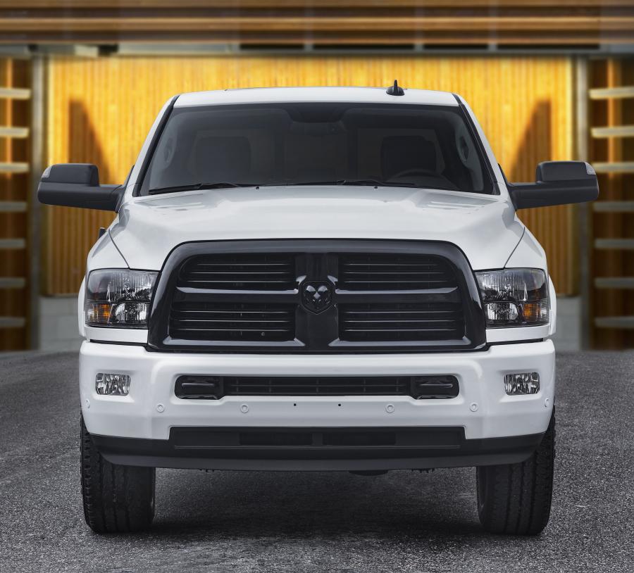  Dodge Ram 3500 Sport Night Crew Cab 2017 года  (фото 6 из 9)